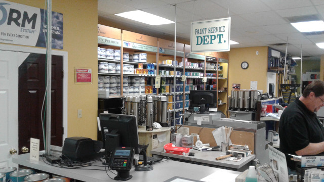 Man working store counter phone free wallpaper for desktop - medium preview image