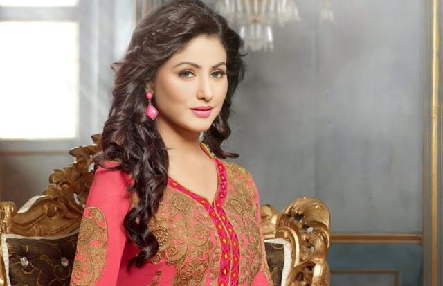 Pink dress gold chair chandelier free wallpaper for desktop - medium preview image