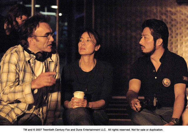 Group people talking coffee room free wallpaper for desktop - medium preview image