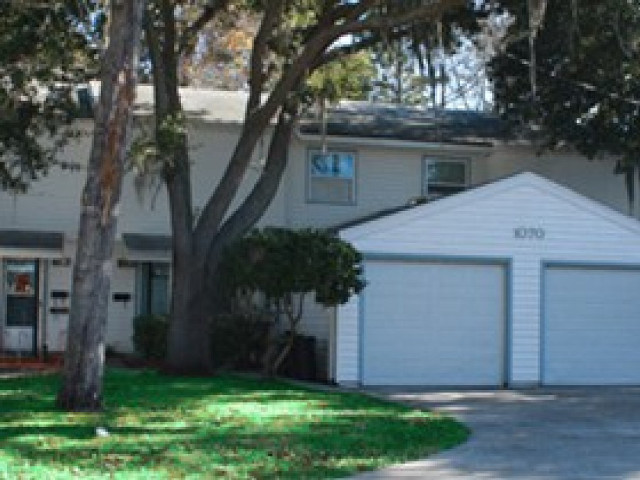 House garage tree driveway front free wallpaper for desktop - medium preview image