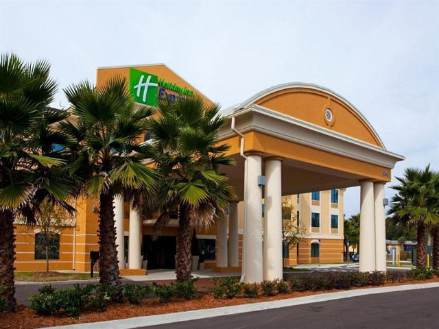 Hotel palm trees parking lot free wallpaper for desktop - medium preview image