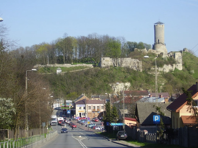 Castle hill street cars danube free wallpaper for desktop - medium preview image