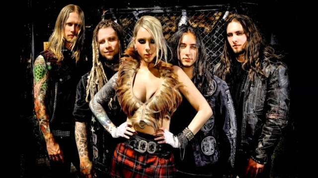 Group people room fence chain free wallpaper for desktop - medium preview image