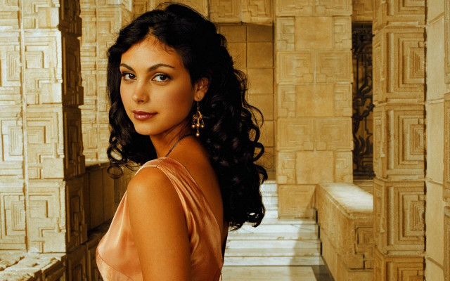 Woman pink dress room columns free wallpaper for desktop - medium preview image