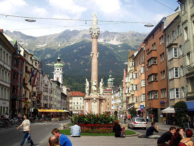 City square bench people tall free wallpaper for desktop - medium preview image