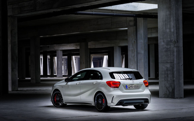 White car parking garage building free wallpaper for desktop - medium preview image