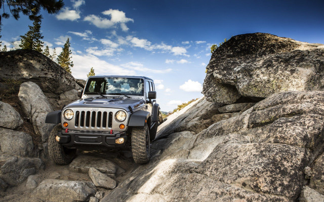 Jeep driving rocky trail woods free wallpaper for desktop - medium preview image