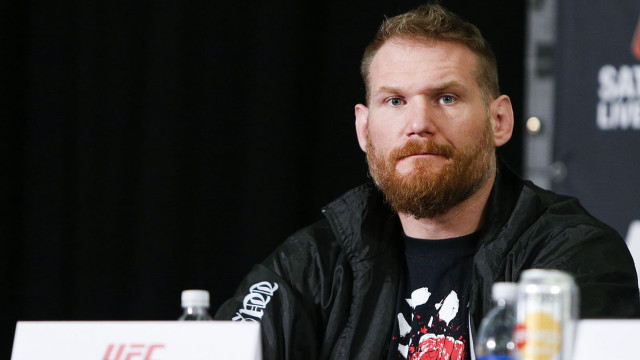 Bearded man sitting table microphone free wallpaper for desktop - medium preview image