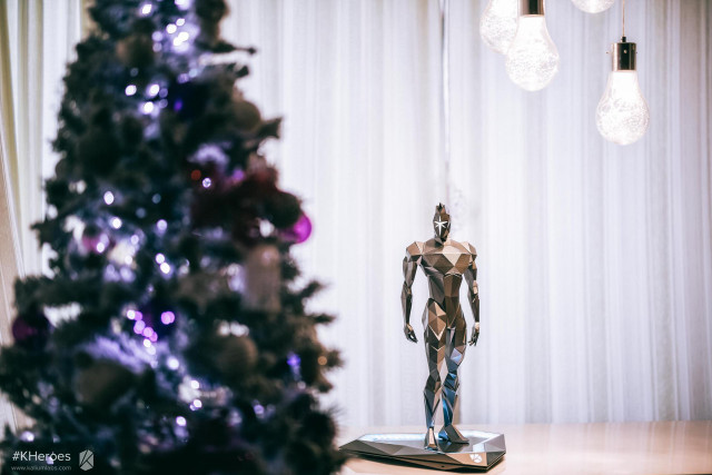 Mannequin christmas tree light bulb free wallpaper for desktop - medium preview image