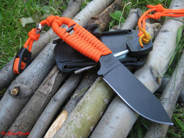 Knife logs cord holder laying free wallpaper for desktop - medium preview image