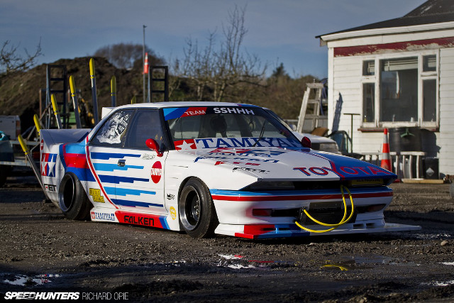 Painted car parking lot house free wallpaper for desktop - medium preview image