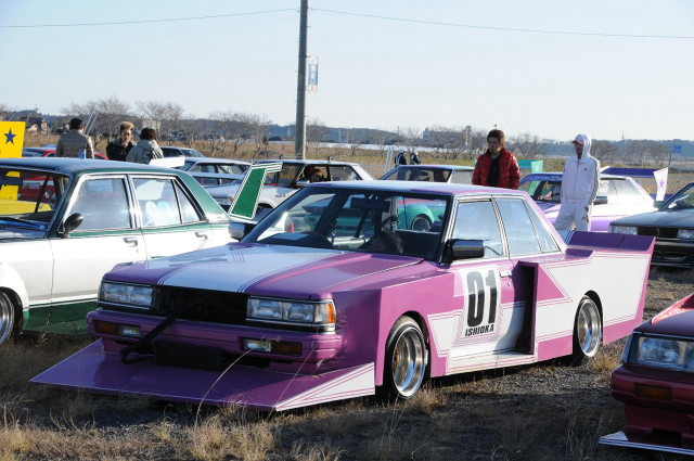 Cars parked field people standing free wallpaper for desktop - medium preview image