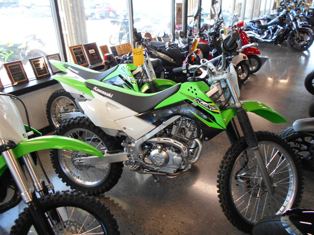 Green white dirtbike inside building free wallpaper for desktop - medium preview image