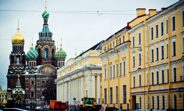 Street truck building green dome free wallpaper for desktop - medium preview image