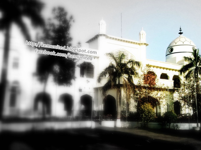 Large white building dome clock free wallpaper for desktop - medium preview image