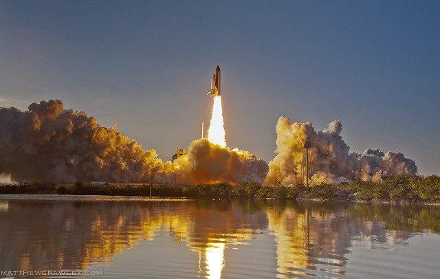 Rocket takeoff smoke reflection water free wallpaper for desktop - medium preview image