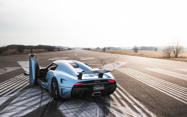 Blue sports car road door free wallpaper for desktop - medium preview image