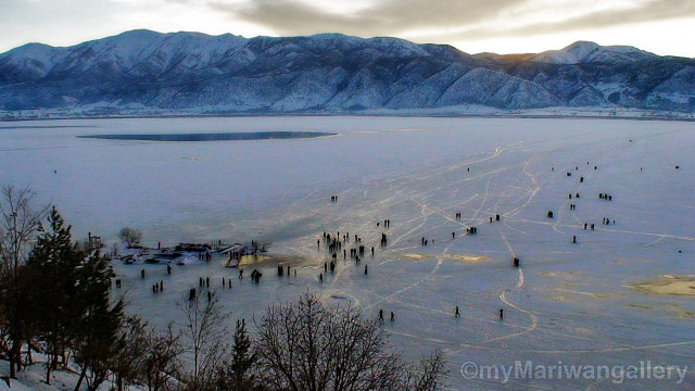 People snow mountain lake group free wallpaper for desktop - medium preview image