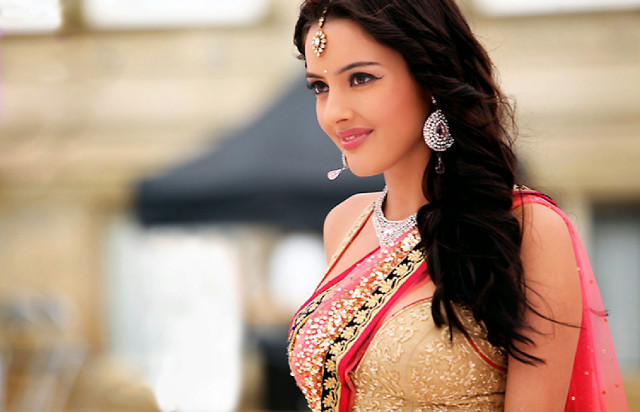 Woman dress jewelry posing city free wallpaper for desktop - medium preview image