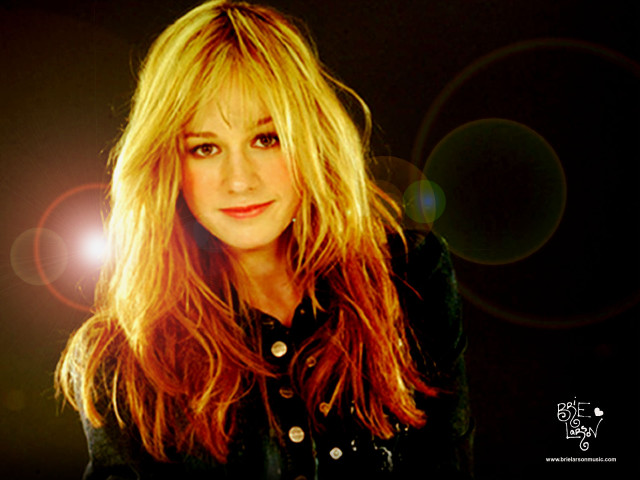 Woman longhair blackshirt brightlight videoart free wallpaper for desktop - medium preview image