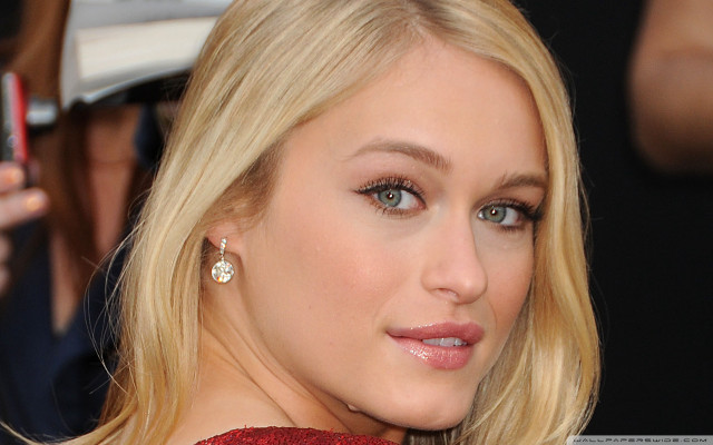 Blonde woman red dress blue free wallpaper for desktop - medium preview image