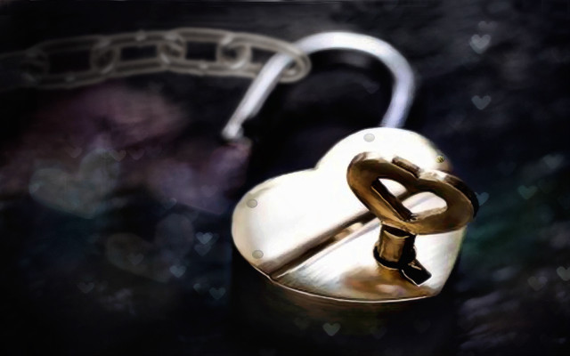 Heart lock chain romanticism blurry free wallpaper for desktop - medium preview image