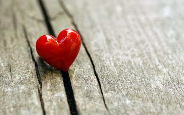 Red heart wooden table shadow free wallpaper for desktop - medium preview image