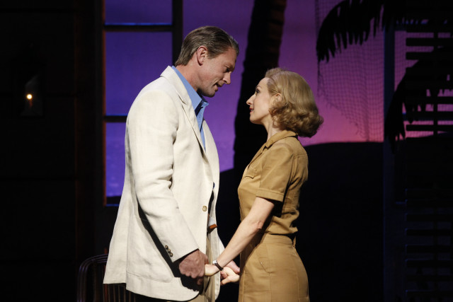 Man woman stage holding hands free wallpaper for desktop - medium preview image