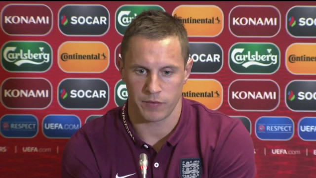 Man purple shirt soccer ball free wallpaper for desktop - medium preview image