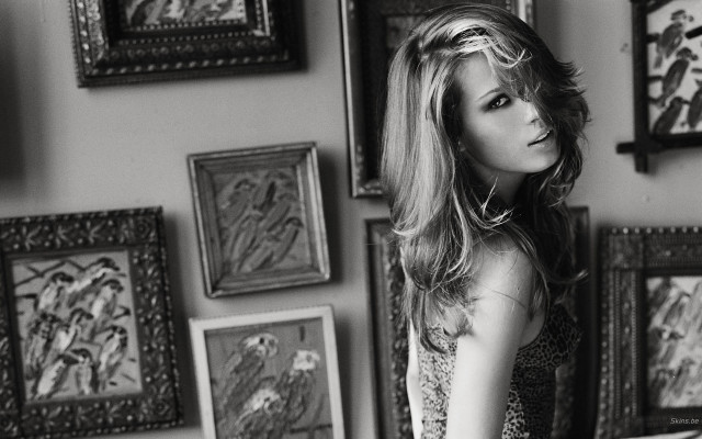 Woman standing wall paintings clock free wallpaper for desktop - medium preview image