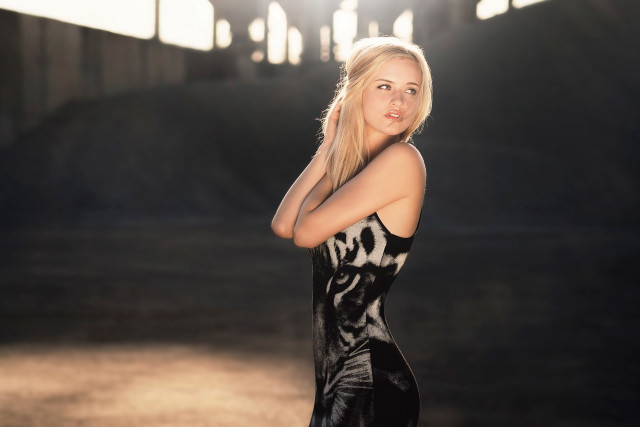 Woman blackwhite dress posing airbrush free wallpaper for desktop - medium preview image