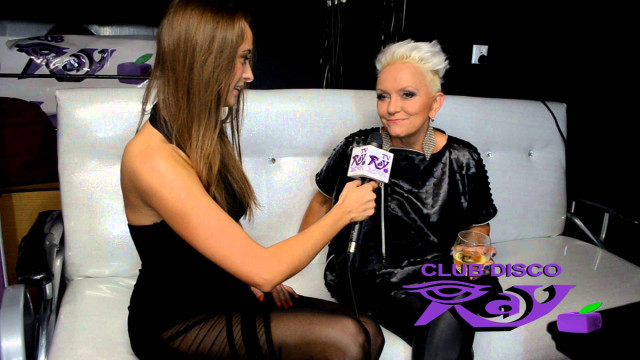 Woman couch talking microphone conversation free wallpaper for desktop - medium preview image