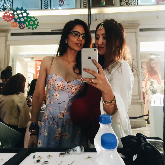 Fashion show mirror selfie two free wallpaper for tablet - medium preview image