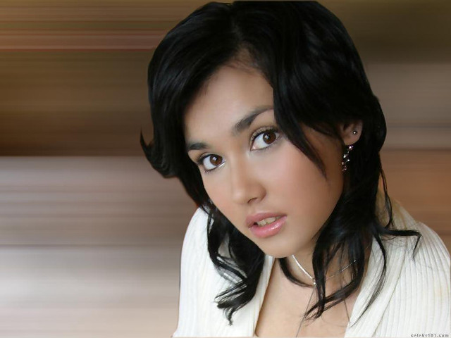 Woman black hair white shirt #8 free wallpaper for desktop - medium preview image