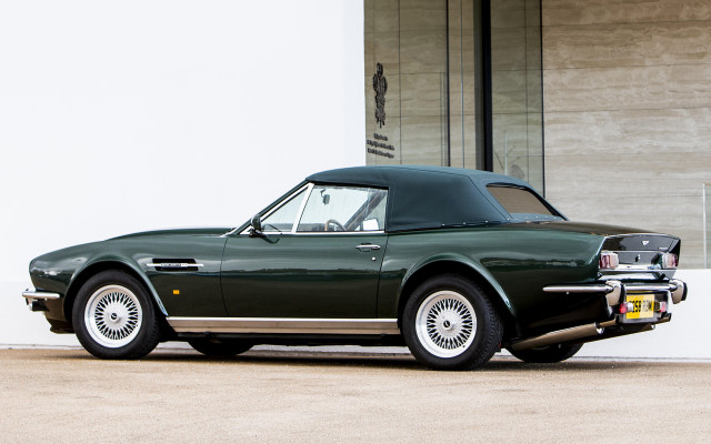 Green car parked building clock free wallpaper for desktop - medium preview image