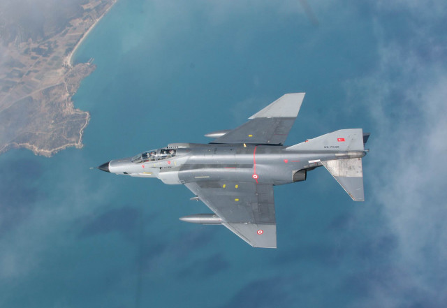 Fighter jet water city island free wallpaper for desktop - medium preview image