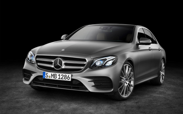 Silver mercedes benz finely detailed free wallpaper for desktop - medium preview image