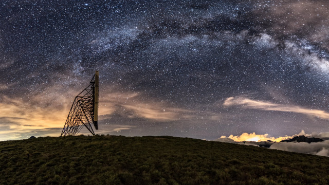 Radio tower hill stars sky free wallpaper for desktop - medium preview image