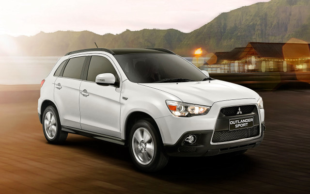 White car night mountain range free wallpaper for desktop - medium preview image