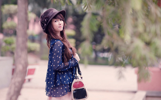 Woman hat dress purse bag free wallpaper for desktop - medium preview image