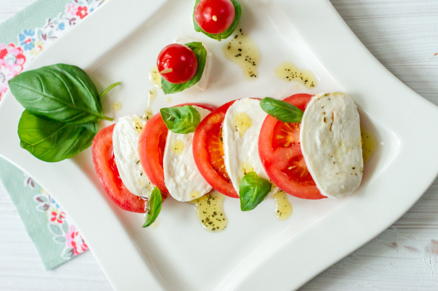 Plate tomatoes mozzarella basil napkin free wallpaper for desktop - medium preview image