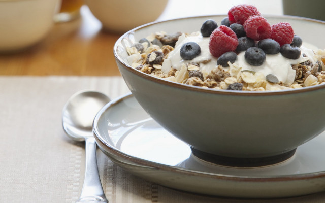 Bowl cereal berries yogurt plate free wallpaper for desktop - medium preview image