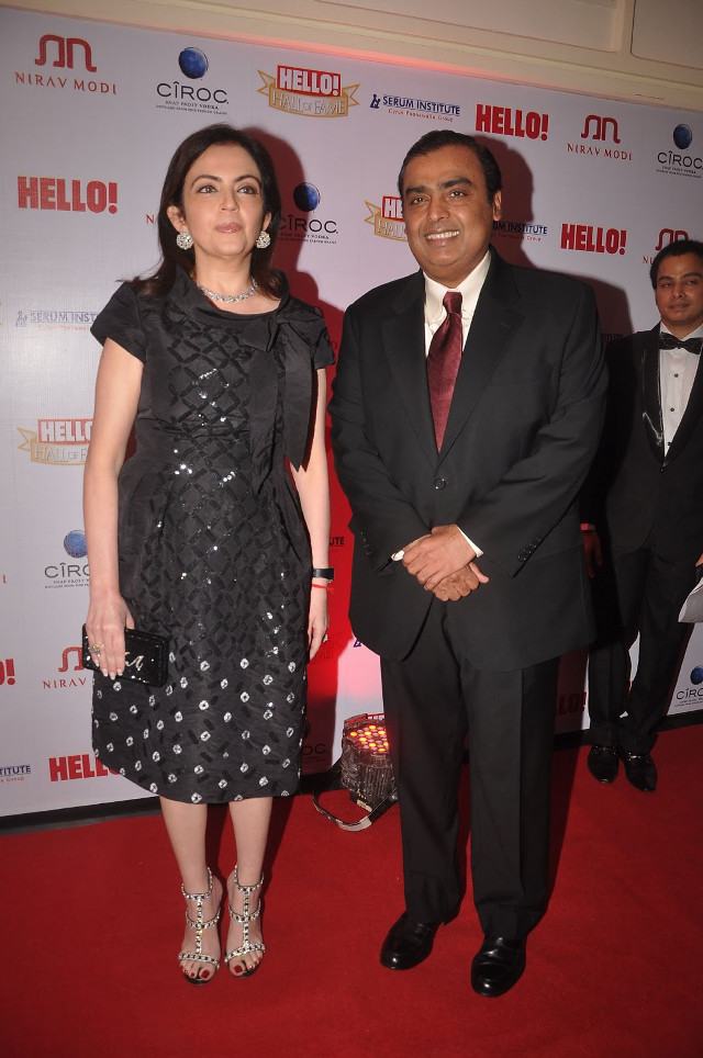 Man woman red carpet formal free wallpaper for mobile - medium preview image