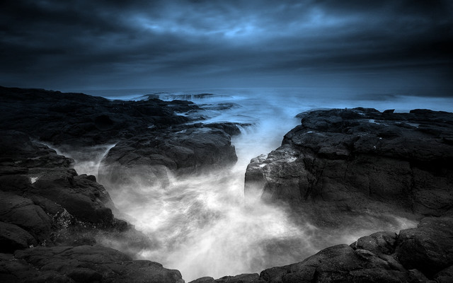 Rocky beach wave crashing water free wallpaper for desktop - medium preview image