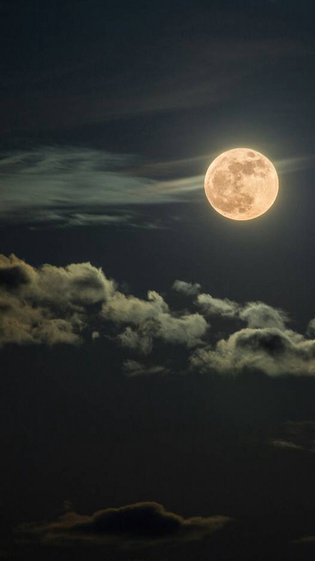 Full moon clouds dark sky free wallpaper for mobile - medium preview image