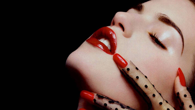 Woman red nails snake neck free wallpaper for desktop - medium preview image