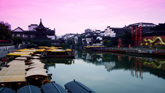 River boats buildings dusk pink free wallpaper for desktop - medium preview image