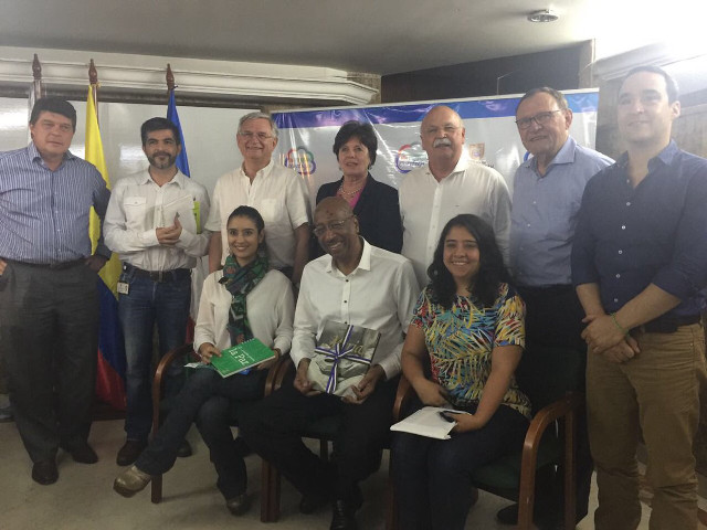 Group people room flags man free wallpaper for desktop - medium preview image