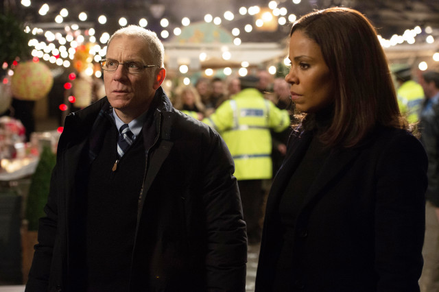 Man woman crowded area lights #2 free wallpaper for desktop - medium preview image