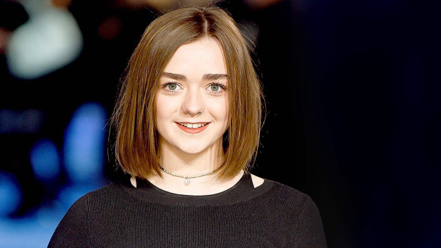 Elizabeth collins runway smile blonde free wallpaper for desktop - medium preview image